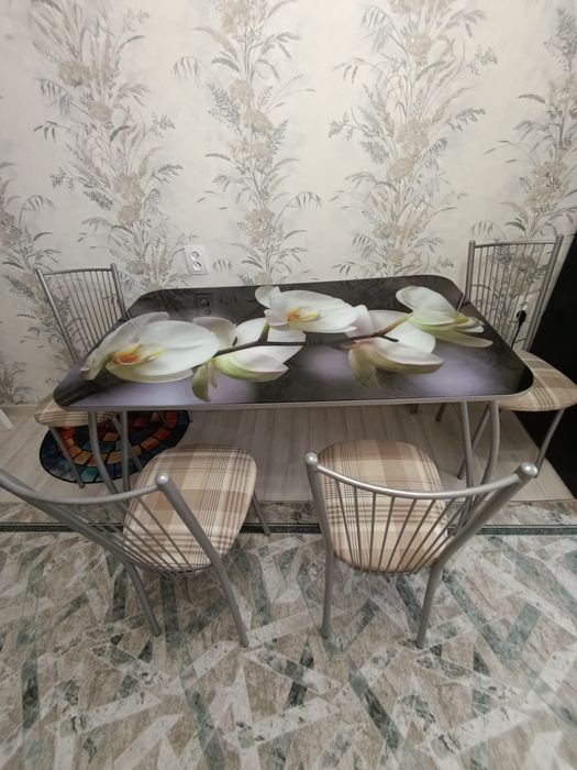 Продам кухонный стол