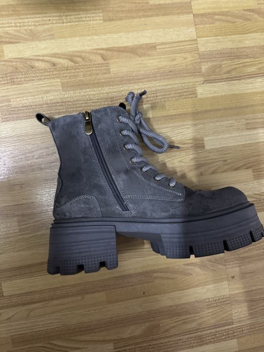 Продам зимние ботинки