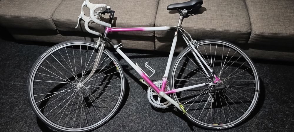 Cursieră nouă, cadru Columbus.