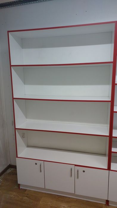 Продам торговые шкафы бу