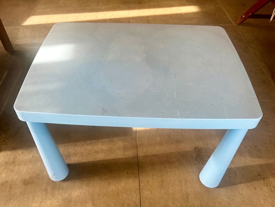 Vând măsuțe  pentru copii IKEA