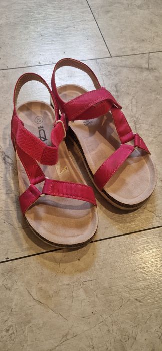 Sandale fetite mărimea 33