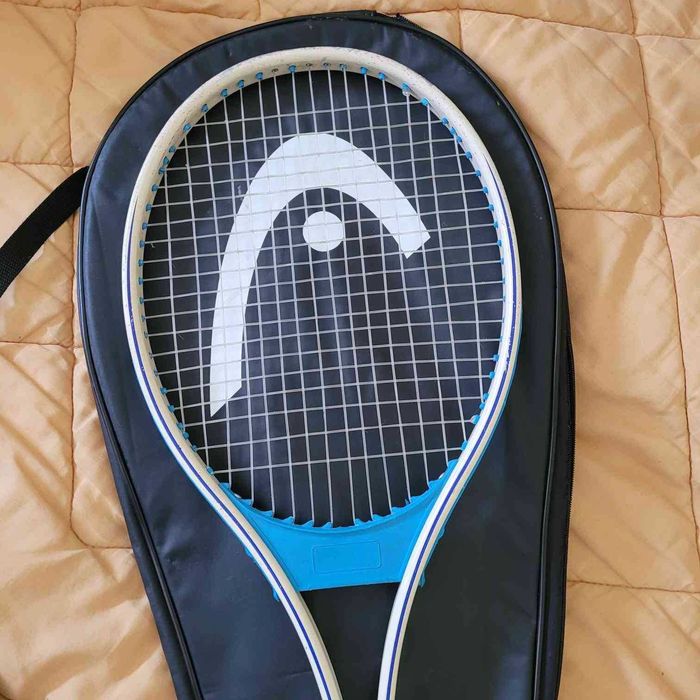 Ракета за тенис на корт