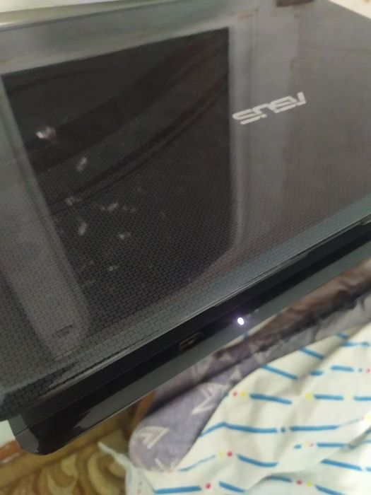 Ноутбук Asus в хорошим состоянии зарядка с блоком родной