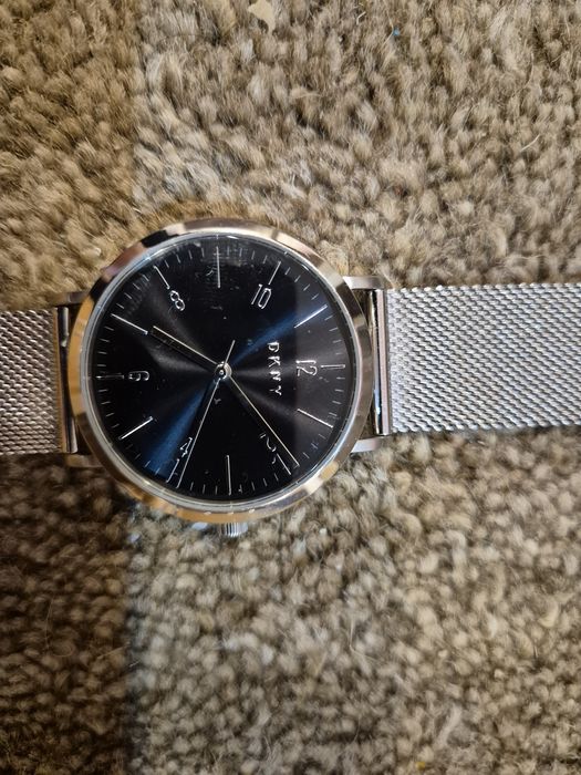 Ддамски часовник DKNY Minetta, модел NY2741, със сребриста мреже