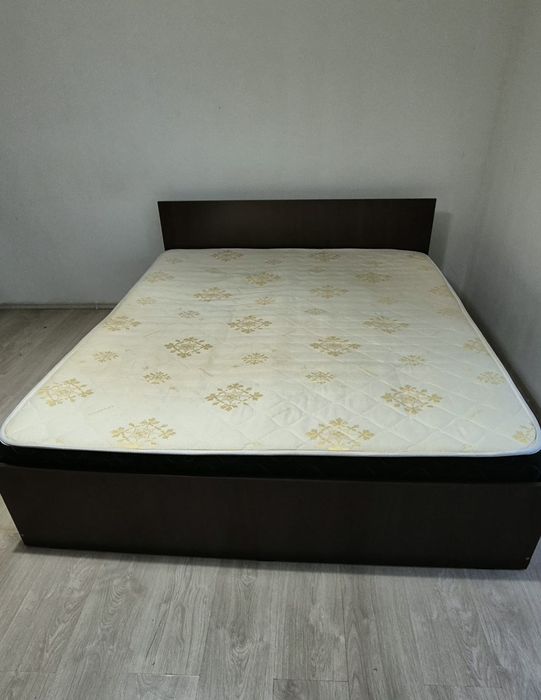 Pat cu saltea utilizat