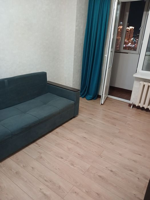 Девушку на подселение