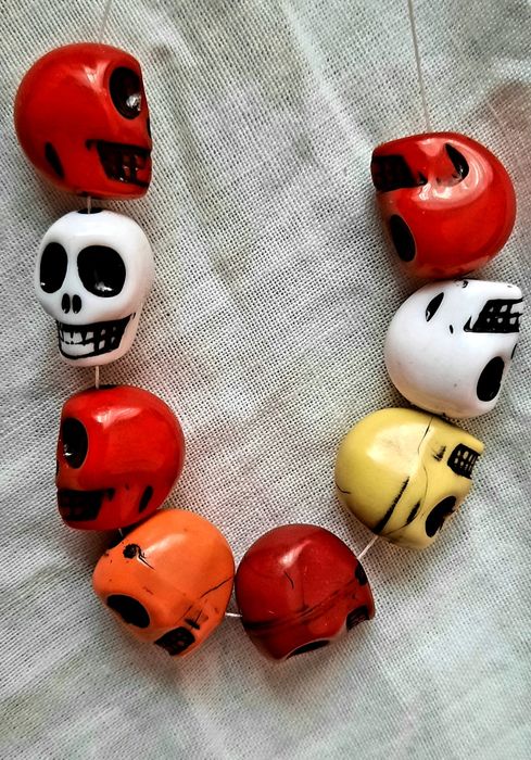 Mărgeluțe colorate DIY capete de mort
