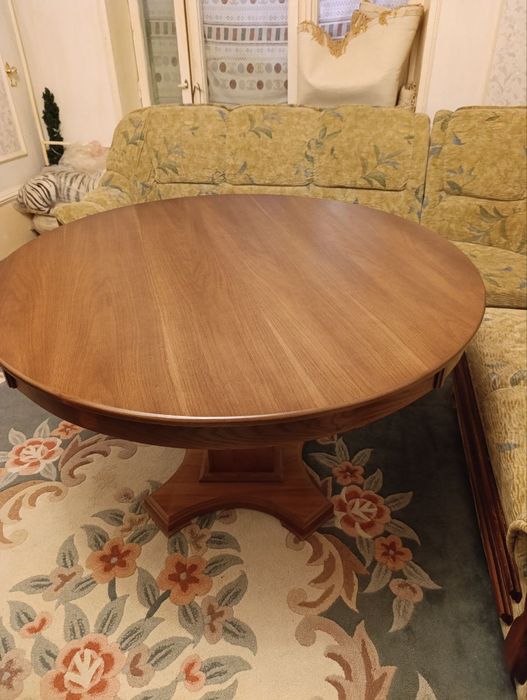 Mehmon hona uchun stol