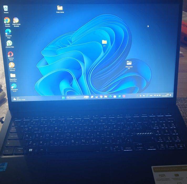 Лаптоп ASUS           .