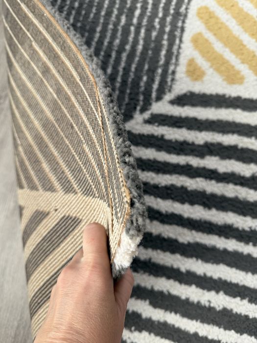 Продаю ковёр 2x2