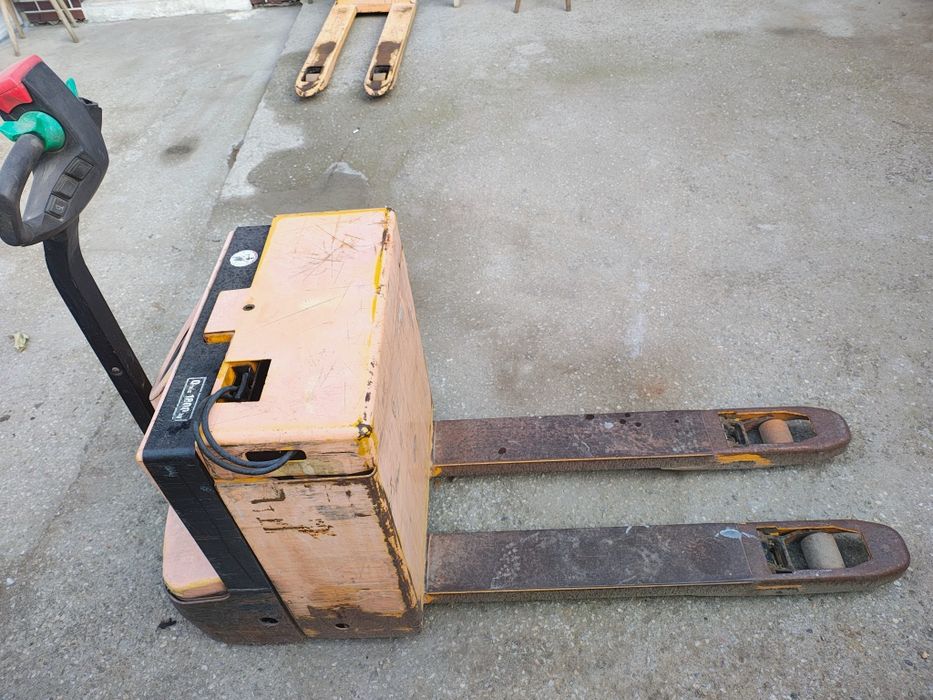 Vând Transpalt/ liza electrica JUNGHEINRICH 1800 kg