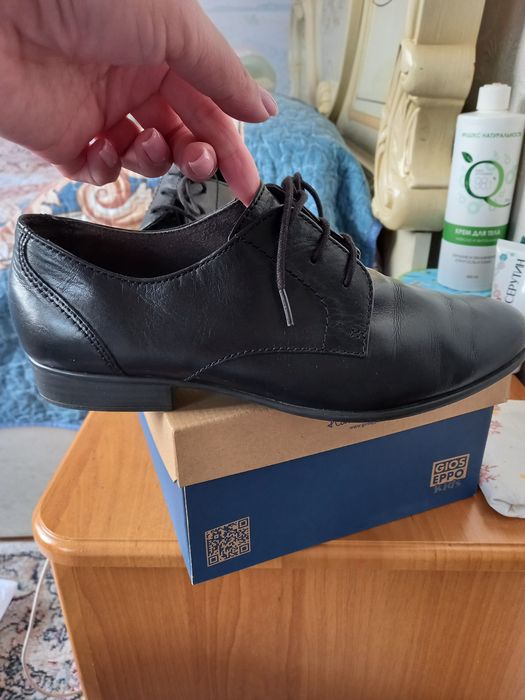 Продам женские ботинки