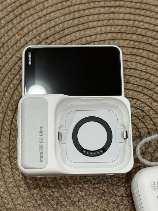 Экшн-камера Insta360 GO Ultra Creator Bundle белый