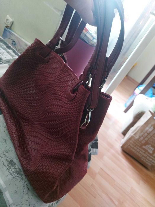 Луксозна Италианска Чанта от Естествена Кожа, червен цвят