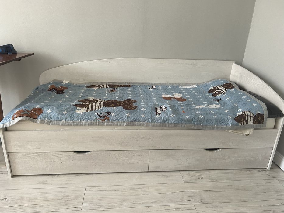 Продам две кровати одинаковые