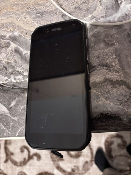 CAT telefon rezistent