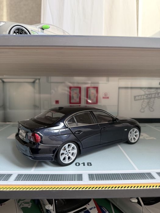 Колекционерски модел BMW E90 330i Kyosho 1:18