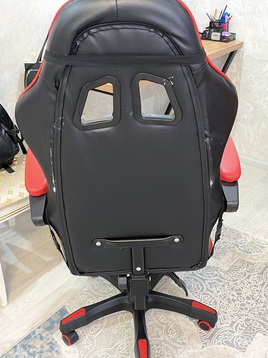 Игровое кресло на колесиках