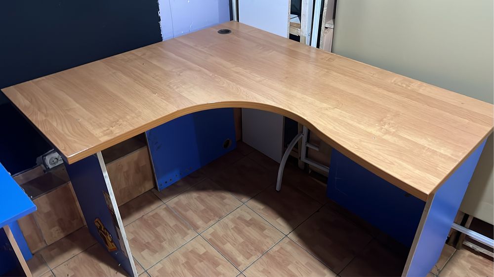 Продам Шкафы и столы не дорого бу