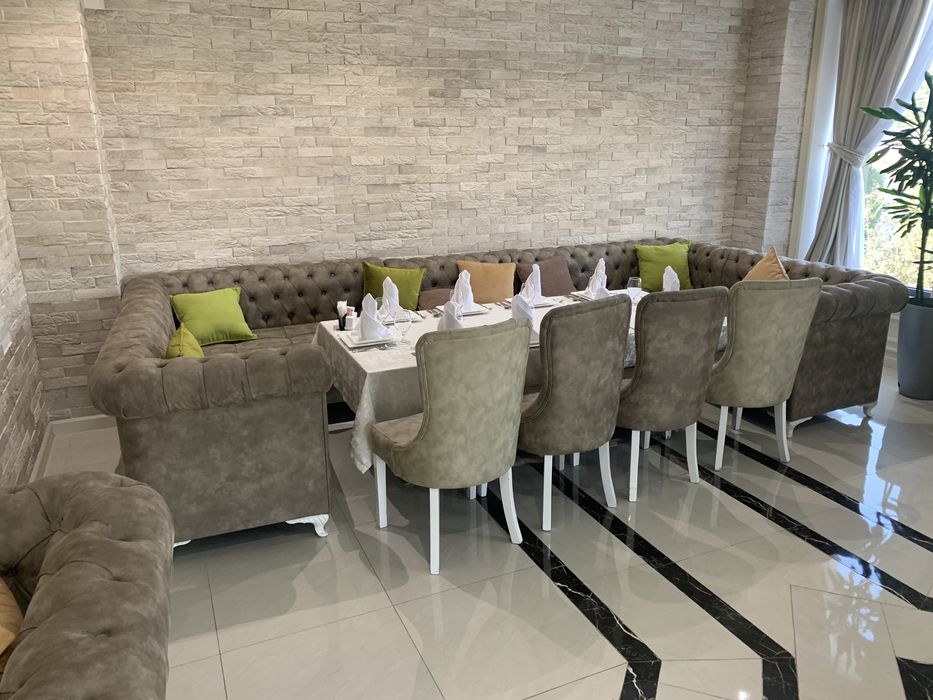 Уголки в гостинную. Честор уголок. диван в кафе. Диван