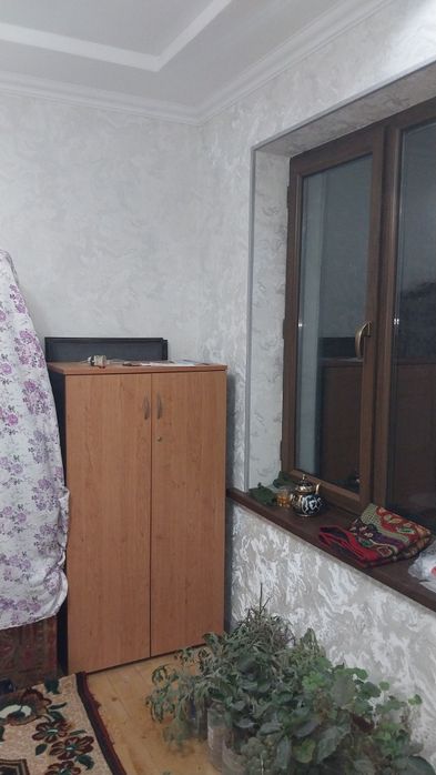 Uy sotiladi Olmaliq shaxar chanbil maxllasida