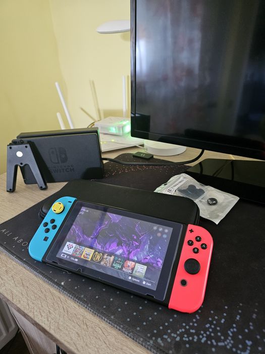 • Vand Nintendo Switch Modat +  Card 128GB + Accesorii