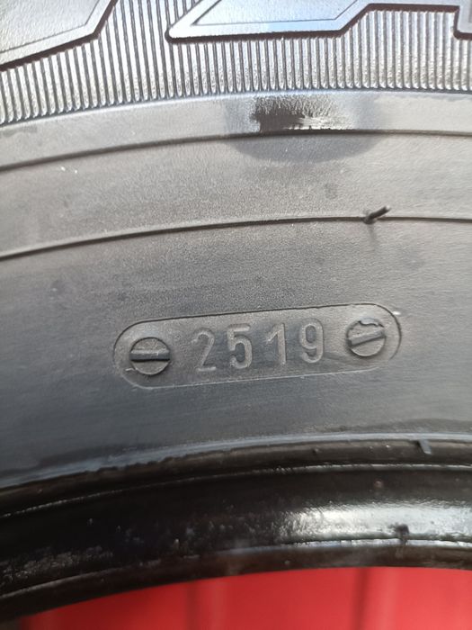 Vând 2 anvelope de iarnă Tigar 225/75/R16 C