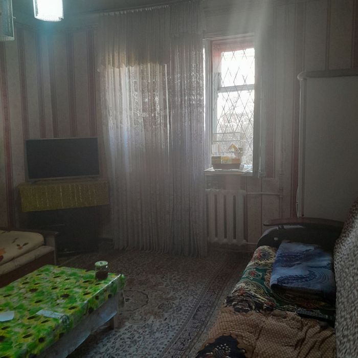 Спутник в деревянном доме. 1 ком квартиру 32 м2 санузел совместно 2/2.