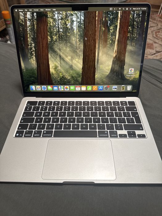 ЧИСТО НОВ Mackbook!!!
