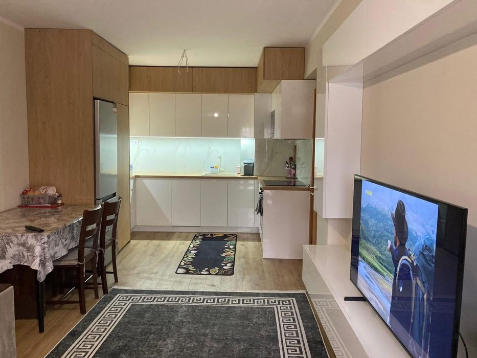 Дава се под наем Тристаен апартамент в Пловдив, Южен - 88 кв.м за 663 € - Снимка #1