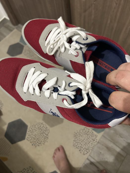 Adidasi polo folositi de 3 ori