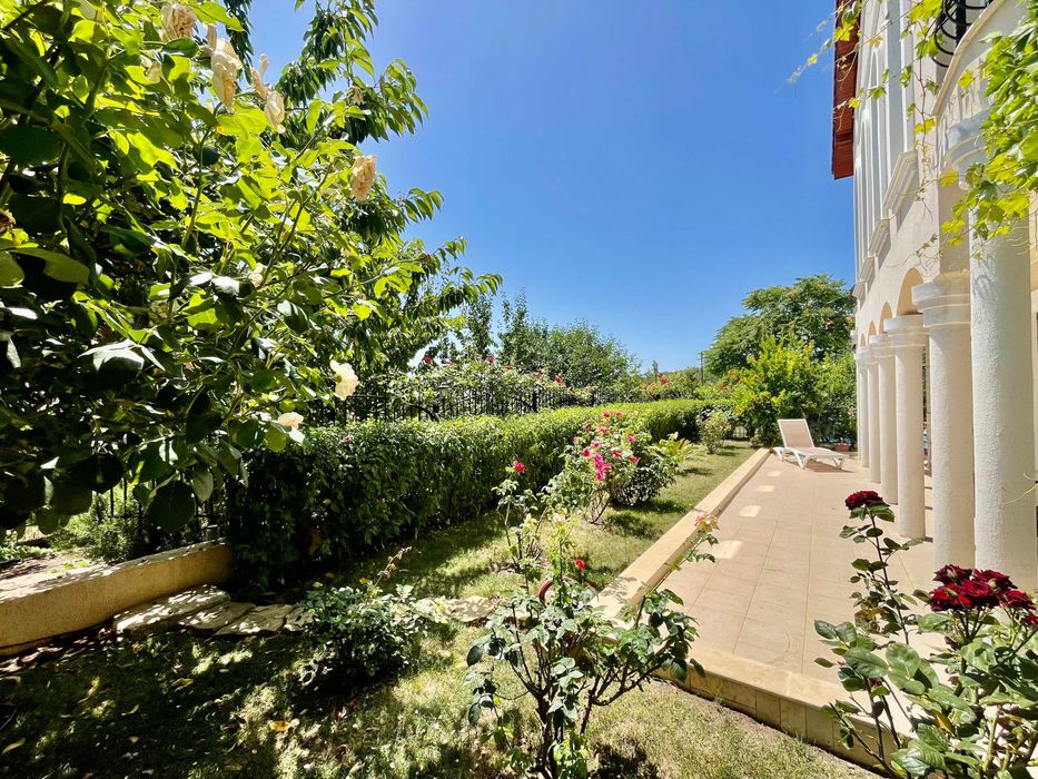 Продава се Къща в Свети Влас - 250 кв.м за 1520 €/кв.м - Снимка #3