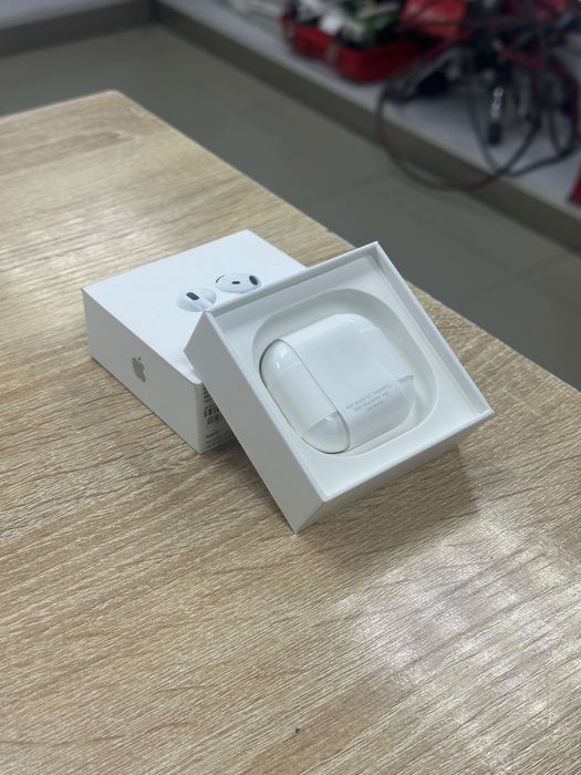 AirPods 4 (TM79)