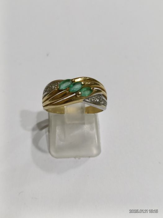 Vind inel din aur 18kt cu diamante și smaralde