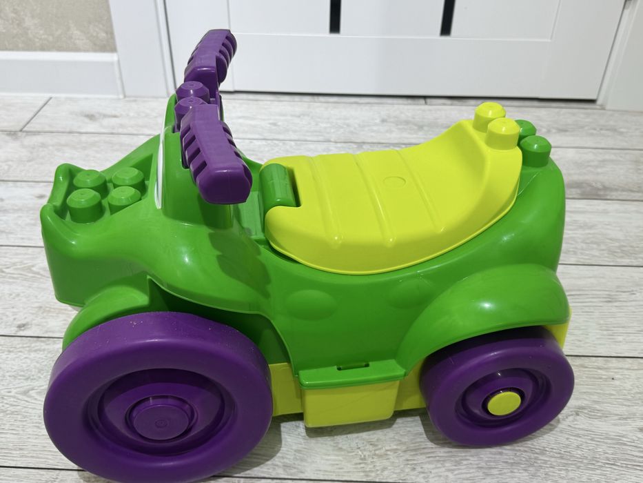 Продается машинка Мегаблокс