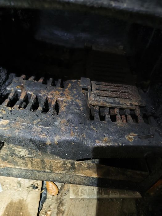 Vând centrală pe lemne