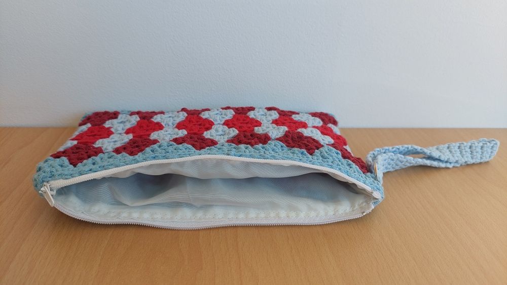 Плетени несесери