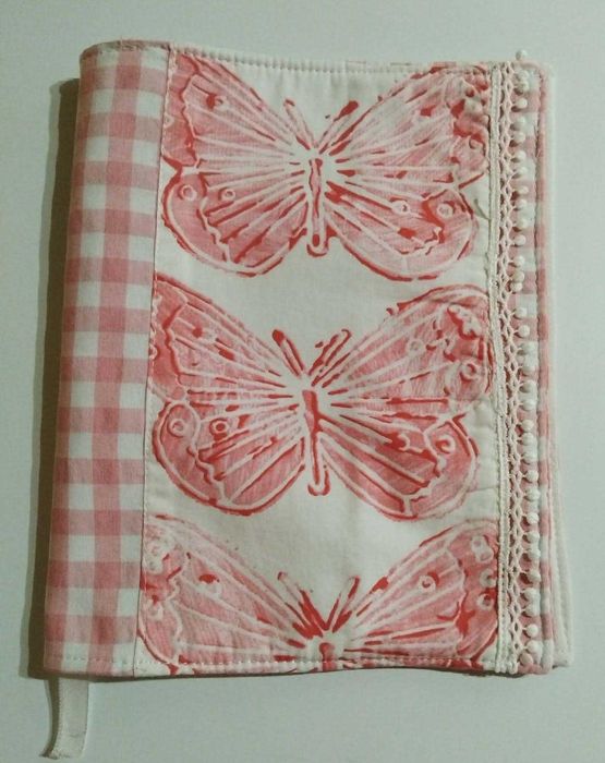 Текстилни дрешки за книги