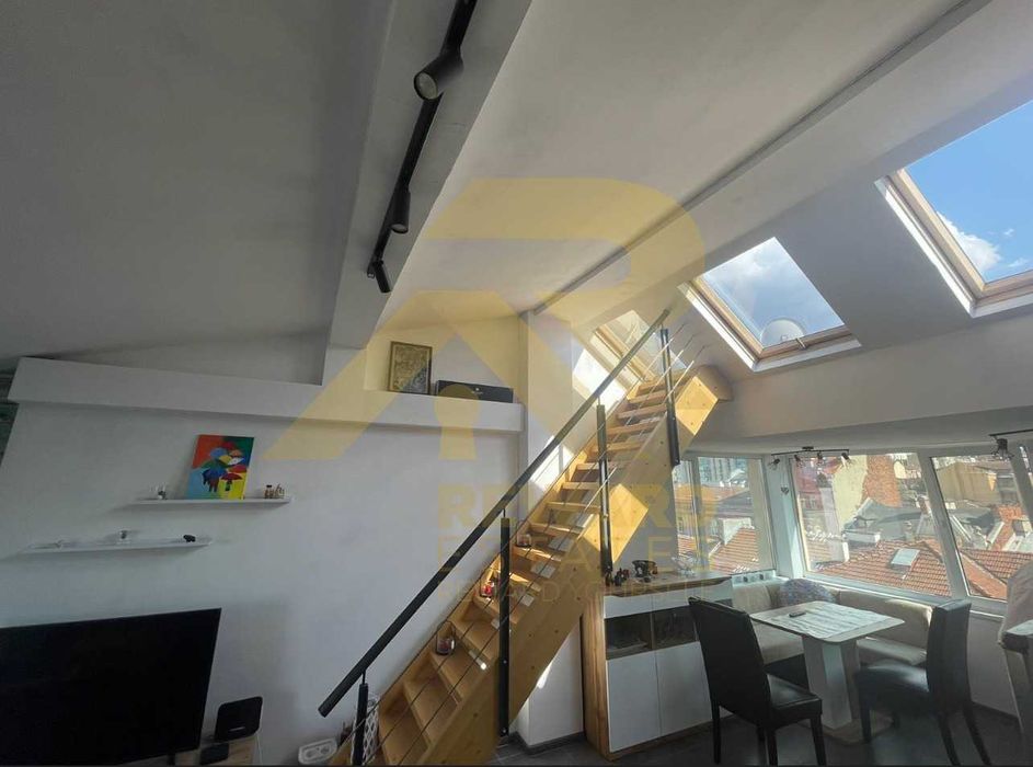 Продава се Тристаен апартамент в София, Център - 80 кв.м за 3063 €/кв.м - Снимка #1