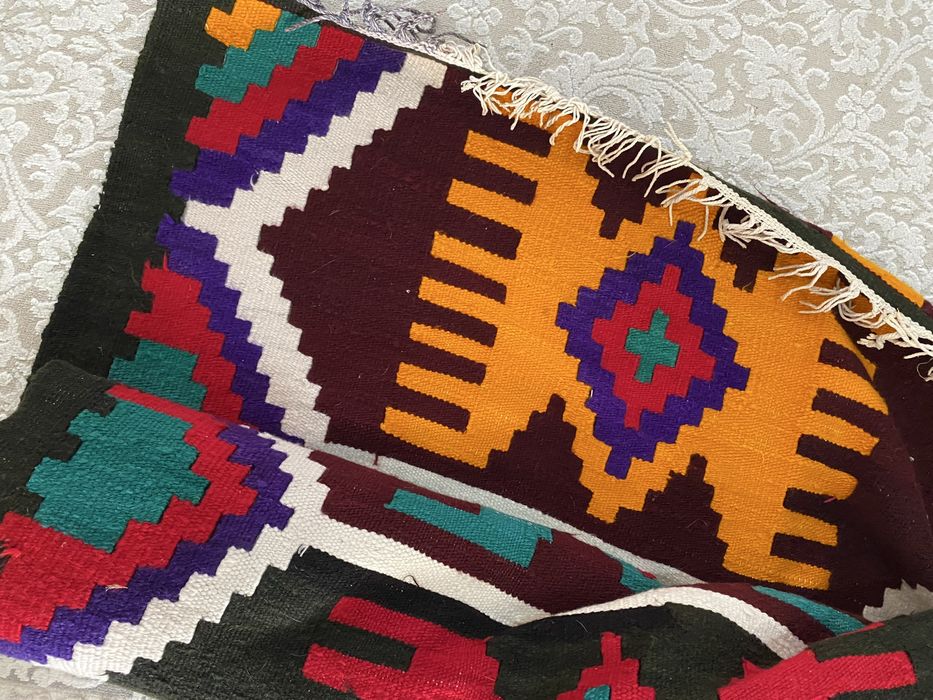 Продается ковер в хорошем состоянии