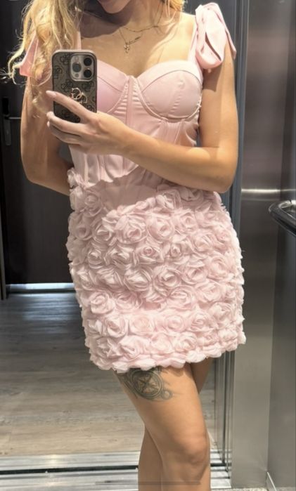 Офицялна рокля с рози