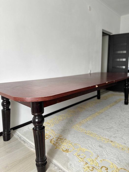 Стол для гостиной