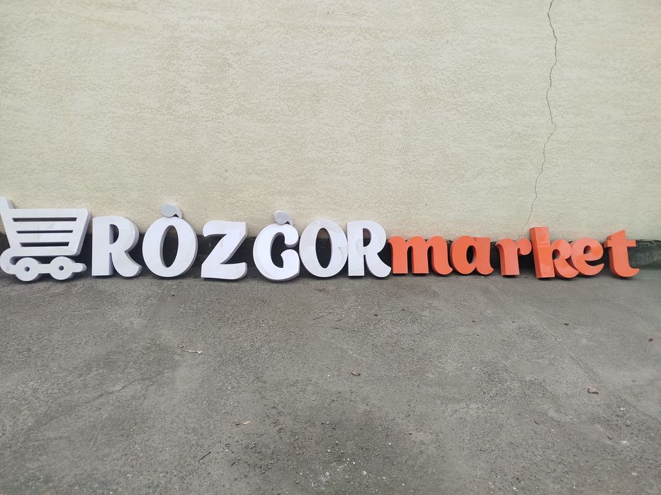 Reklama uchun ulgurchi doʻkonlarga boʻrtma harflar