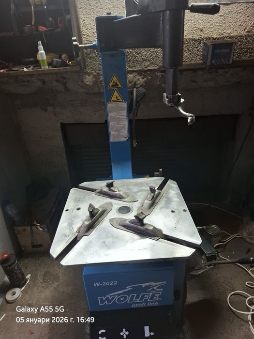 Продавам  2бр  машини баланс  +демонтажна  2бр триногиа