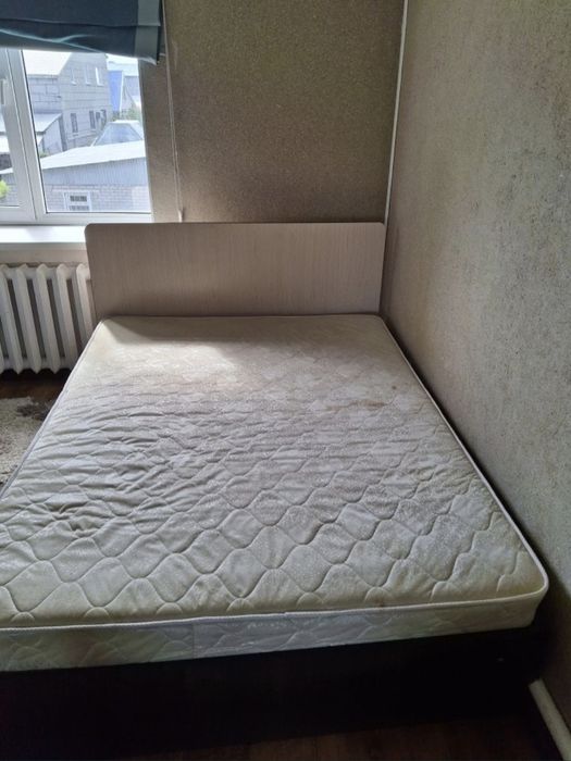 продается кровать с матрасом