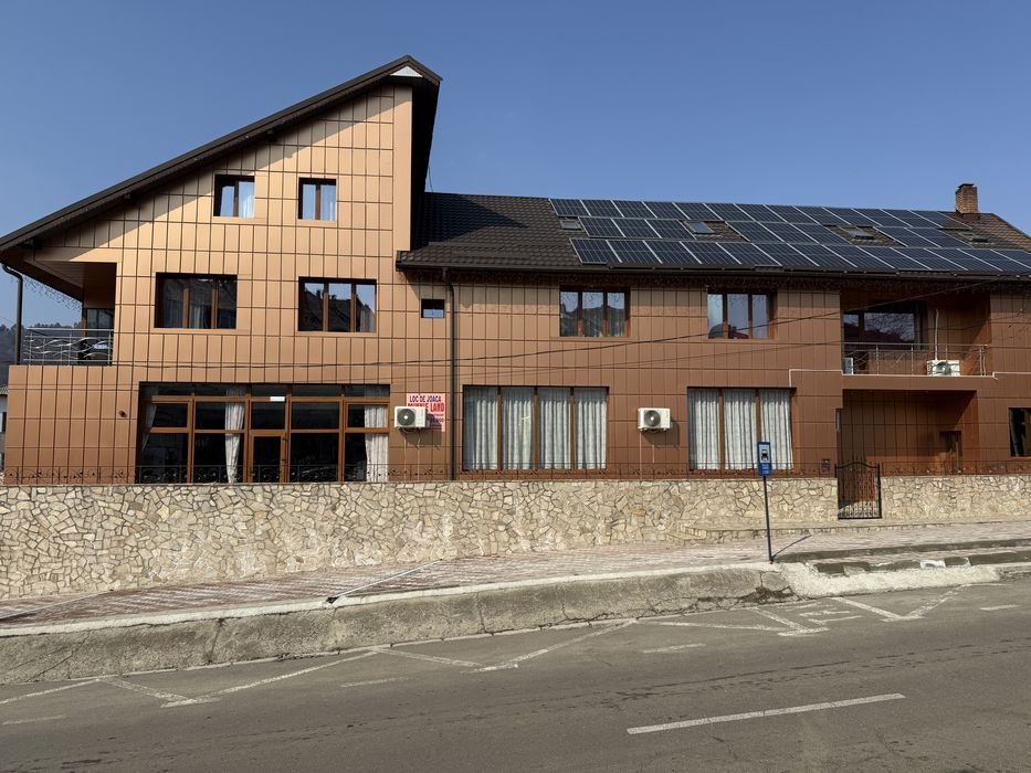 Imobil mixt, spatiu comercial si apartamente