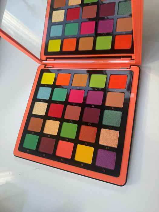 Anastasia Beverly Hills Norvina pro pigment palette vol 3