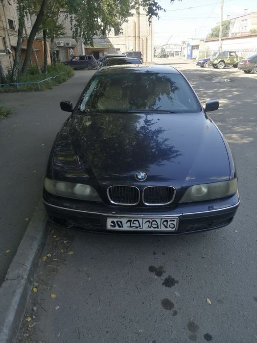 Продам Бмв е39, 2001 года выпуска.