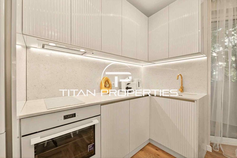 Дава се под наем Тристаен апартамент в Варна, Център - 100 кв.м за 1650 € - Снимка #4